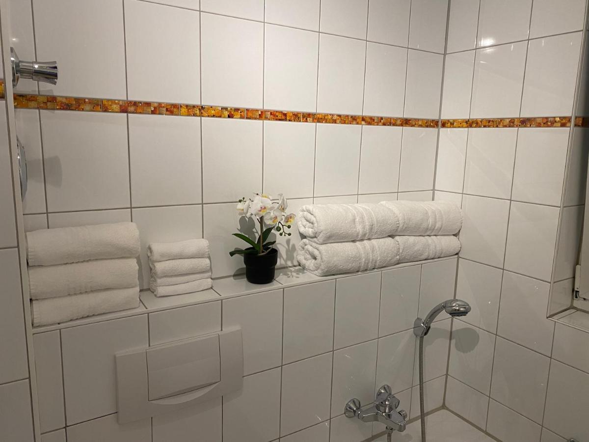 3 Zimmer Apartment In S-Bahn Naehe, 76 Qm, Max 5 Pers, 30Qm Dachterasse, Garage, Internet 1000 Mbit Gärtringen Zewnętrze zdjęcie